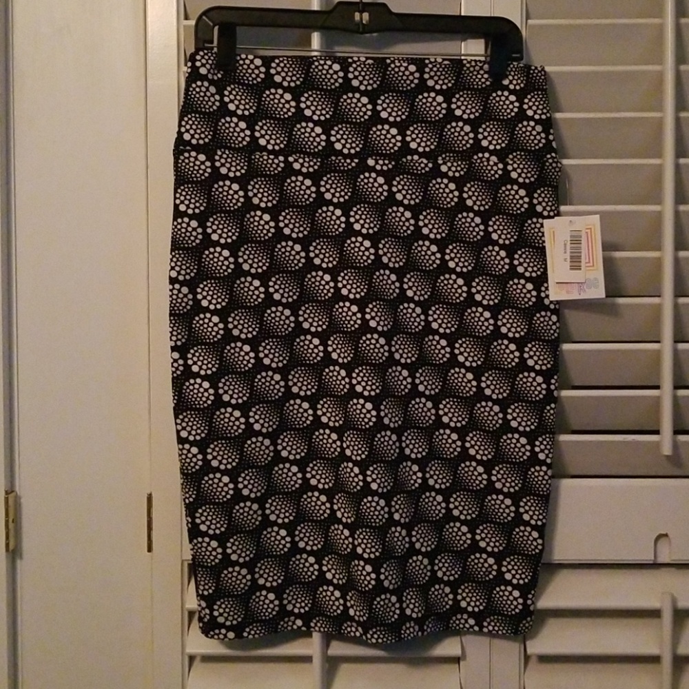 NWT Lularoe Black and Cream Cassie Skirt